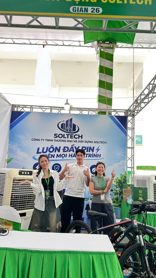 Gian 26 của Soltech dưới băng rôn "Luôn đầy pin trên mọi hành trình".